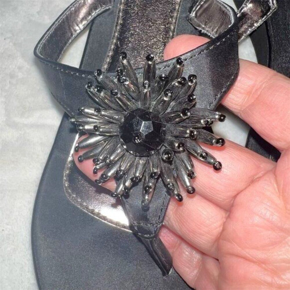 Simply Vera Vera Wang Women's Beaded Thong Wedge Sandals Black Size 7-8 - Picture 5 of 7